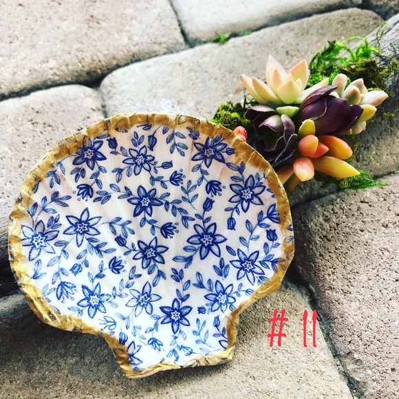 SOLD- Seashell Jewelry Dish - Picture 14 of 15